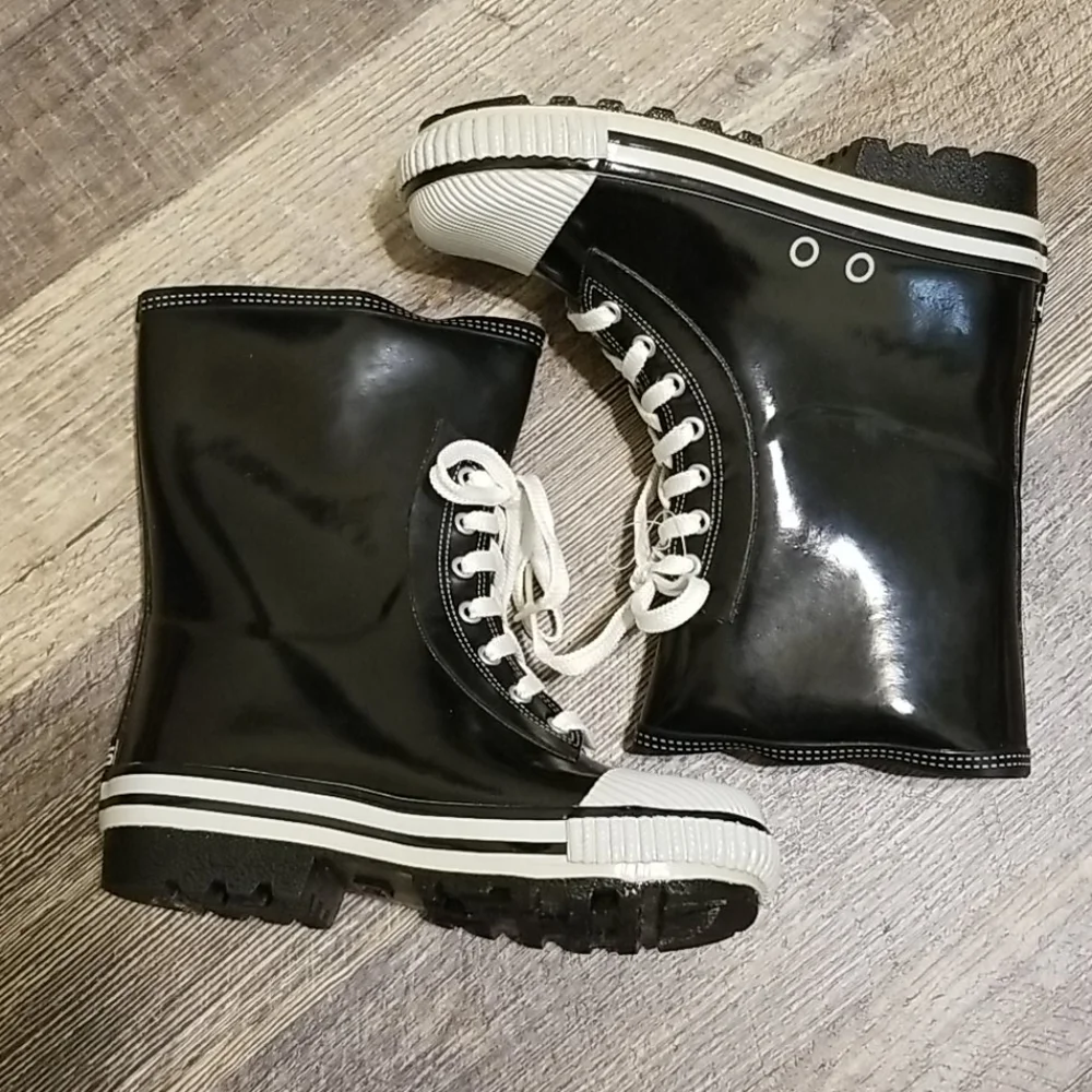 Harsh skate rainboots
